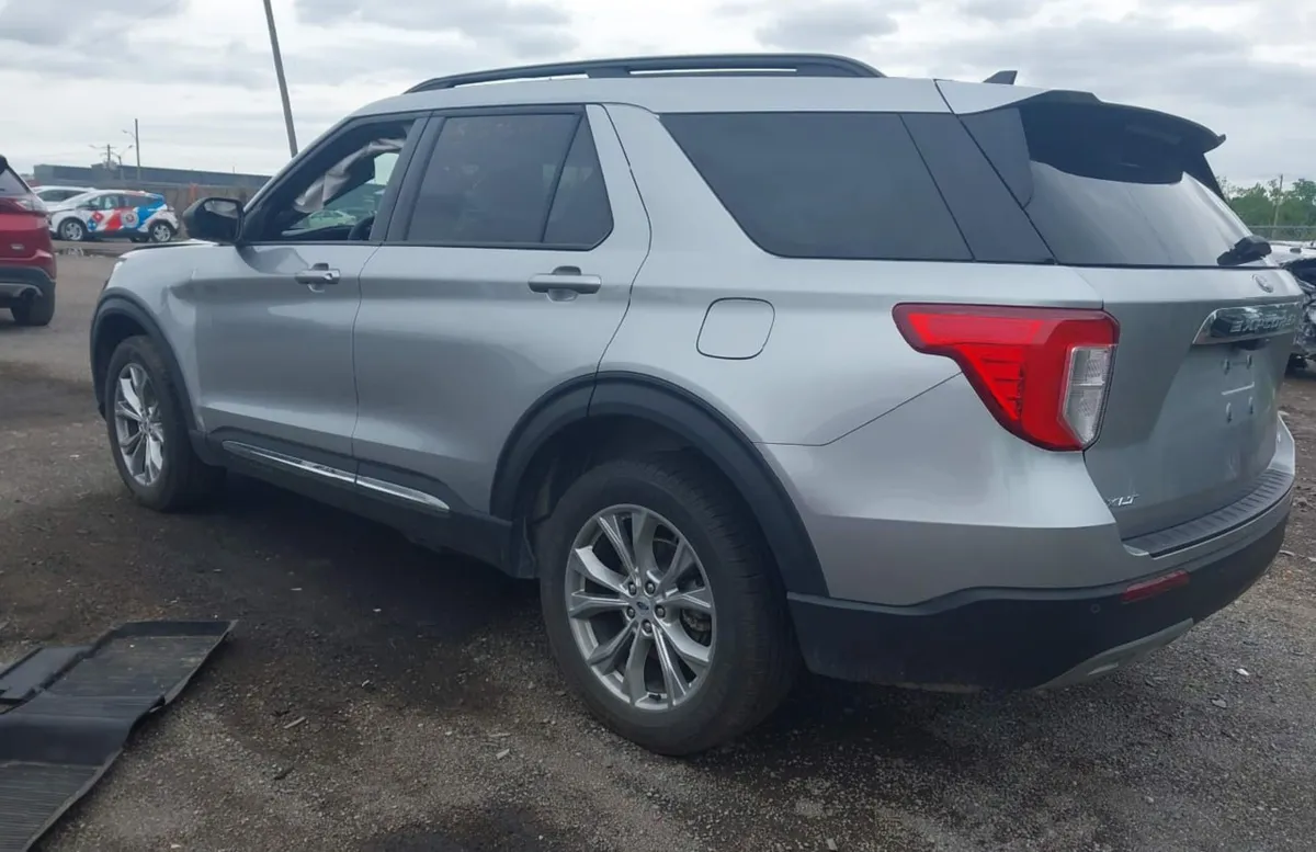 FORD EXPLORER XLT 2023