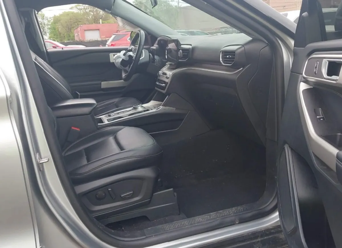 FORD EXPLORER XLT 2023