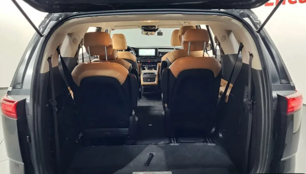 KIA CARNIVAL PRESTIGE 2023