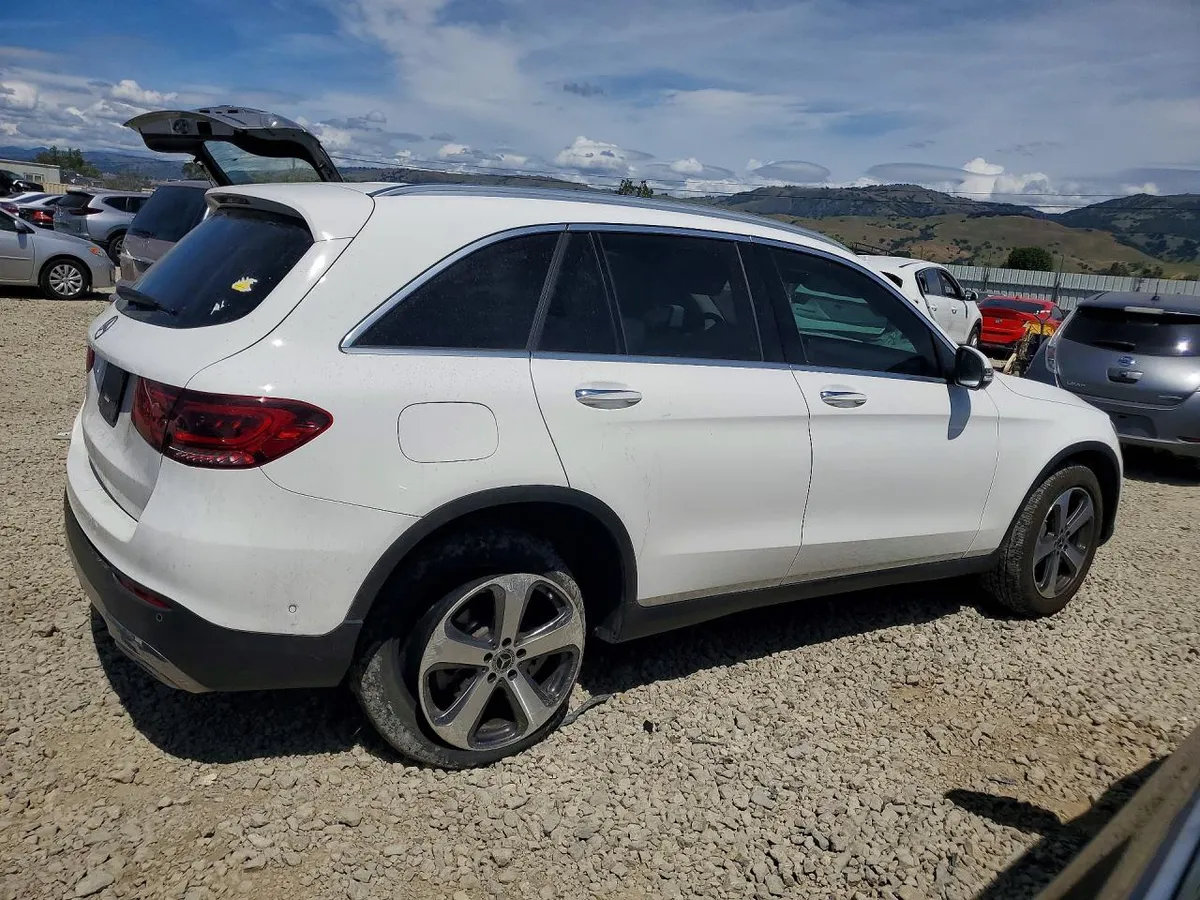 MERCEDES-BENZ GLC 300 2022