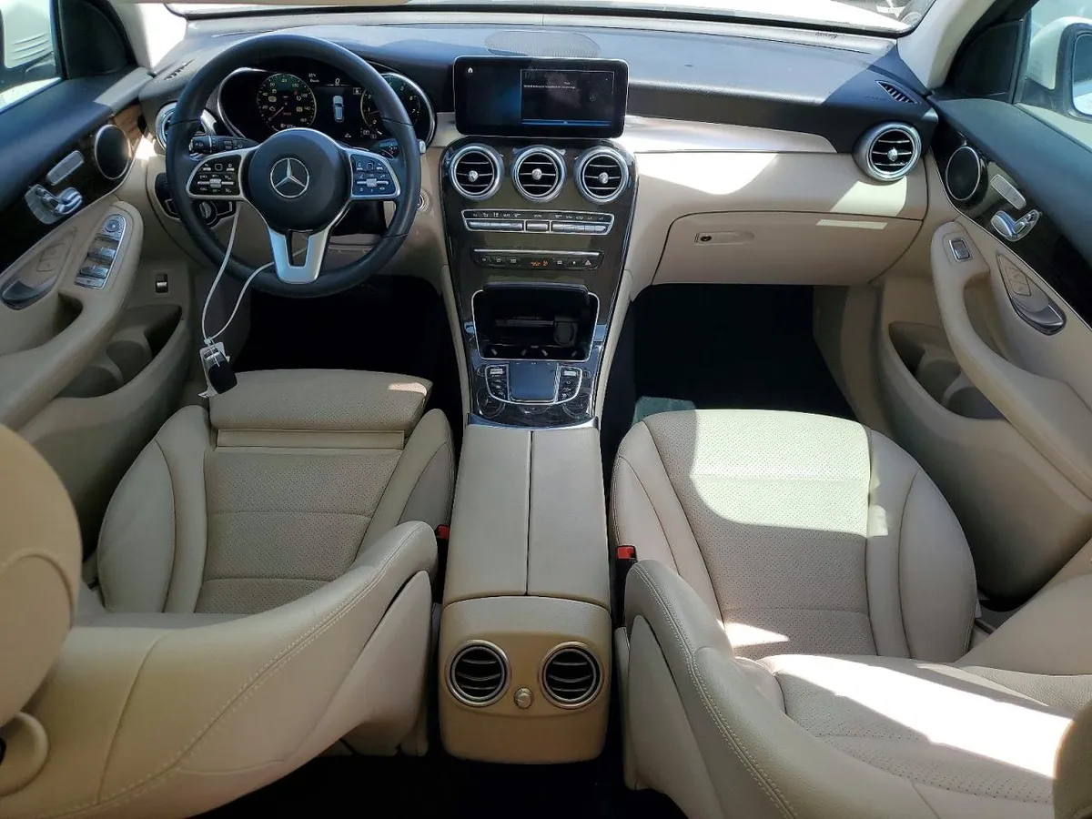 MERCEDES-BENZ GLC 300 2022