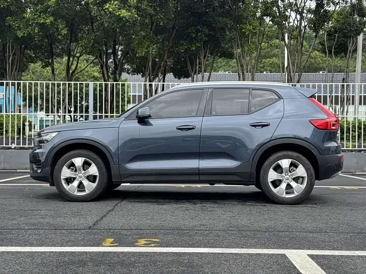 VOLVO XC40 T4 AWD 2022