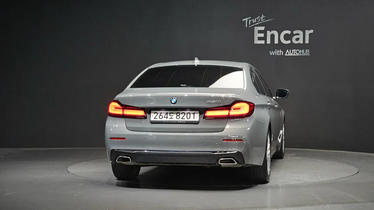 BMW 5 SERIES УДЕРЖАНИЕ В ПОЛОСЕ АДАПТИВНЫЙ КРУИЗ КОНТРОЛЬ 2022