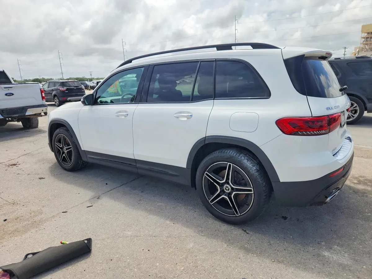 MERCEDES-BENZ GLB 250 2023