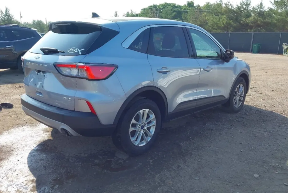 FORD ESCAPE SE 2022