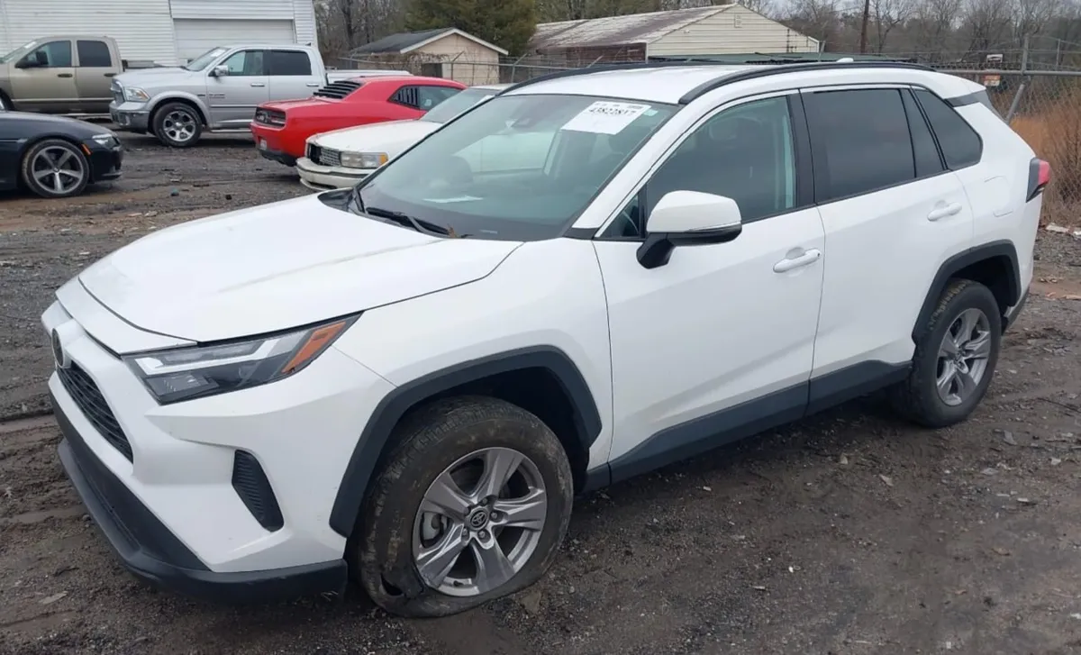 TOYOTA RAV4 XLE 2023