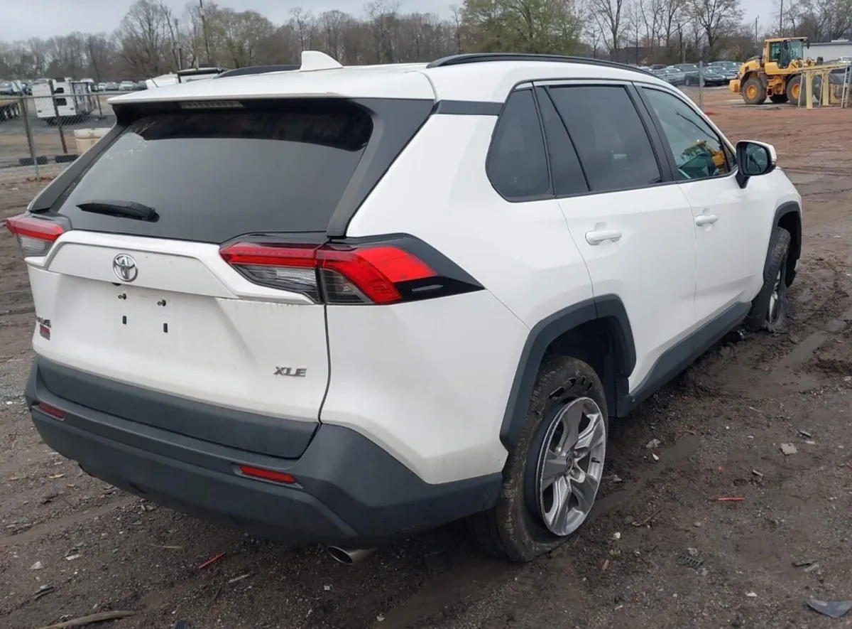 TOYOTA RAV4 XLE 2023