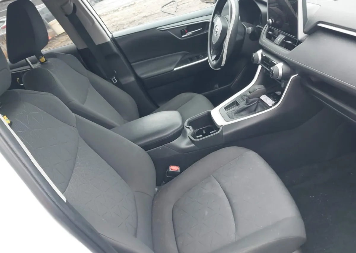 TOYOTA RAV4 XLE 2023