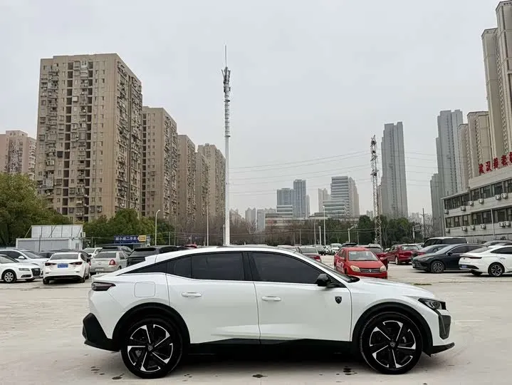 PEUGEOT 408X 2023
