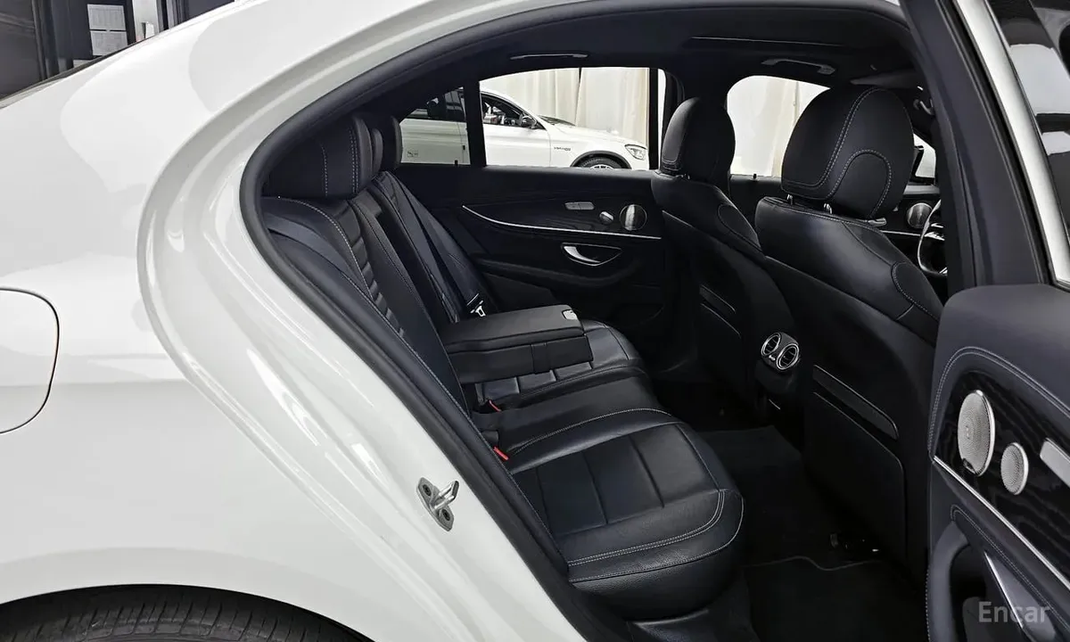 MERCEDES-BENZ E220D AMG LINE 2022
