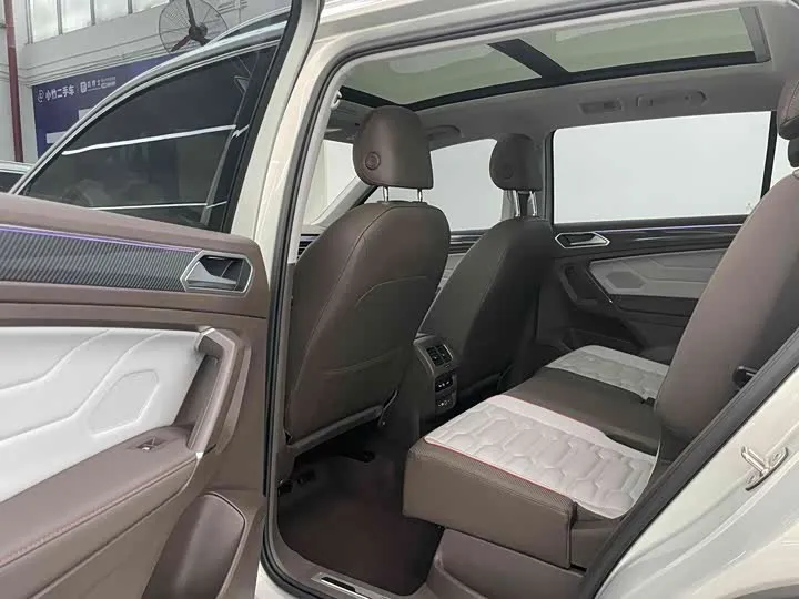 VOLKSWAGEN TIGUAN L 2022