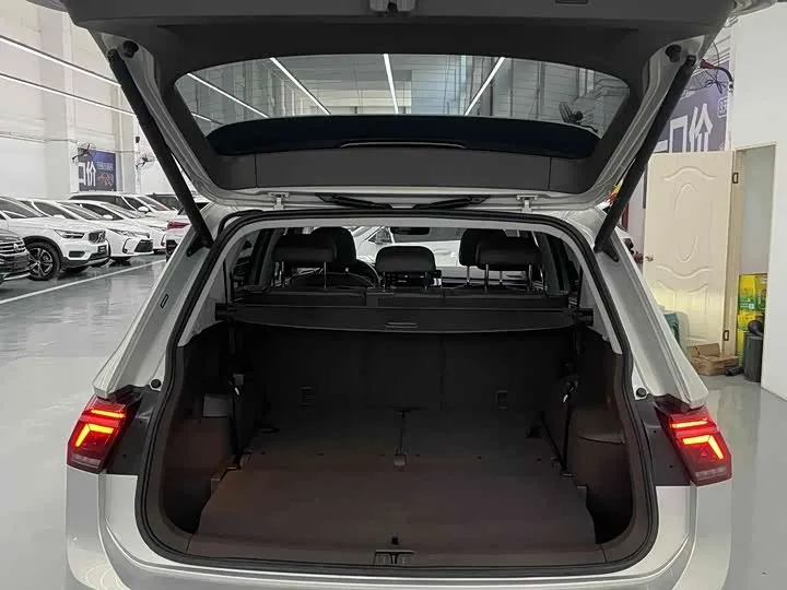 VOLKSWAGEN TIGUAN L 2022