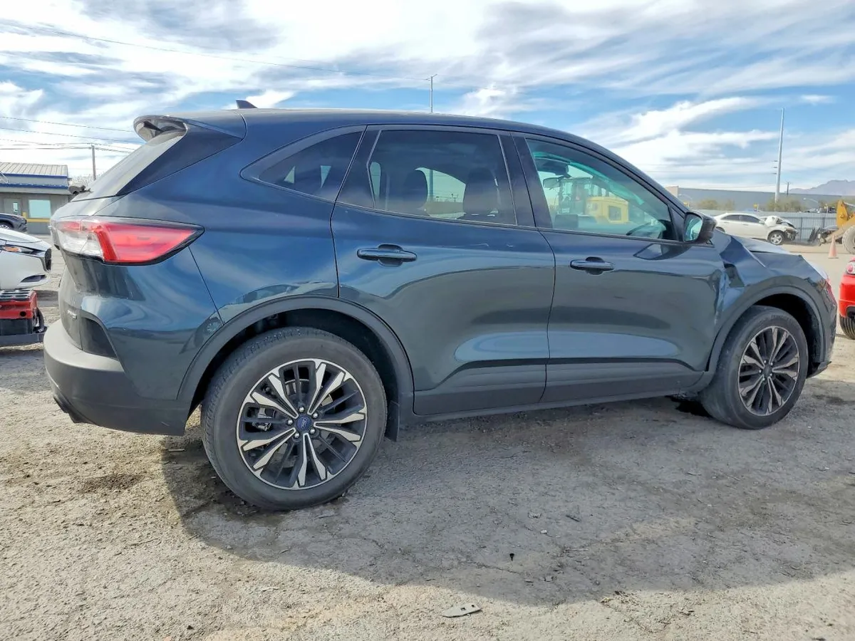 FORD ESCAPE SE 2022