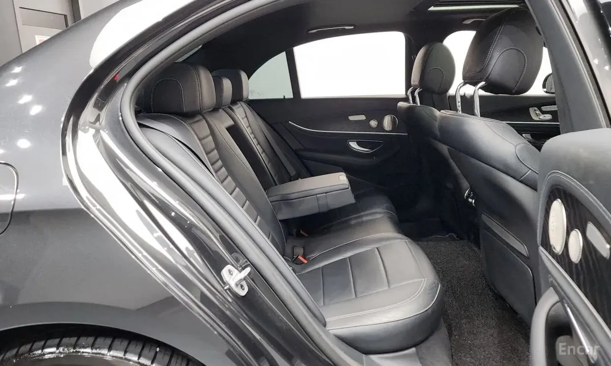 MERCEDES-BENZ E220D AMG LINE 2022