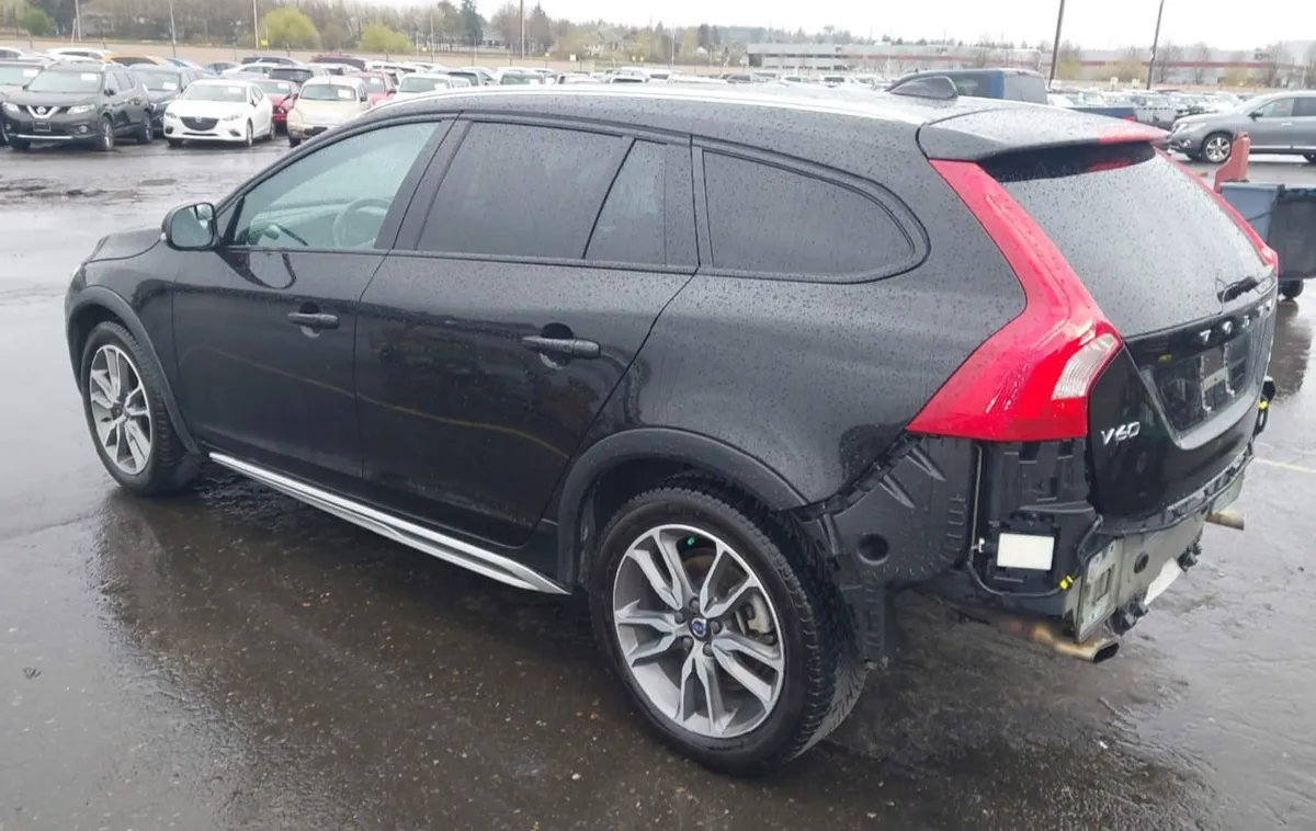 VOLVO V60 CROSS COUNTRY T5 2018