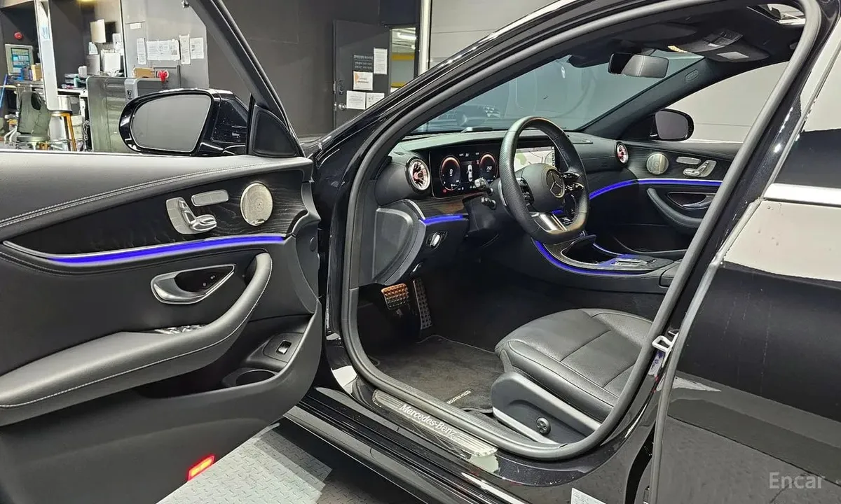 MERCEDES-BENZ E220D AMG LINE 2022