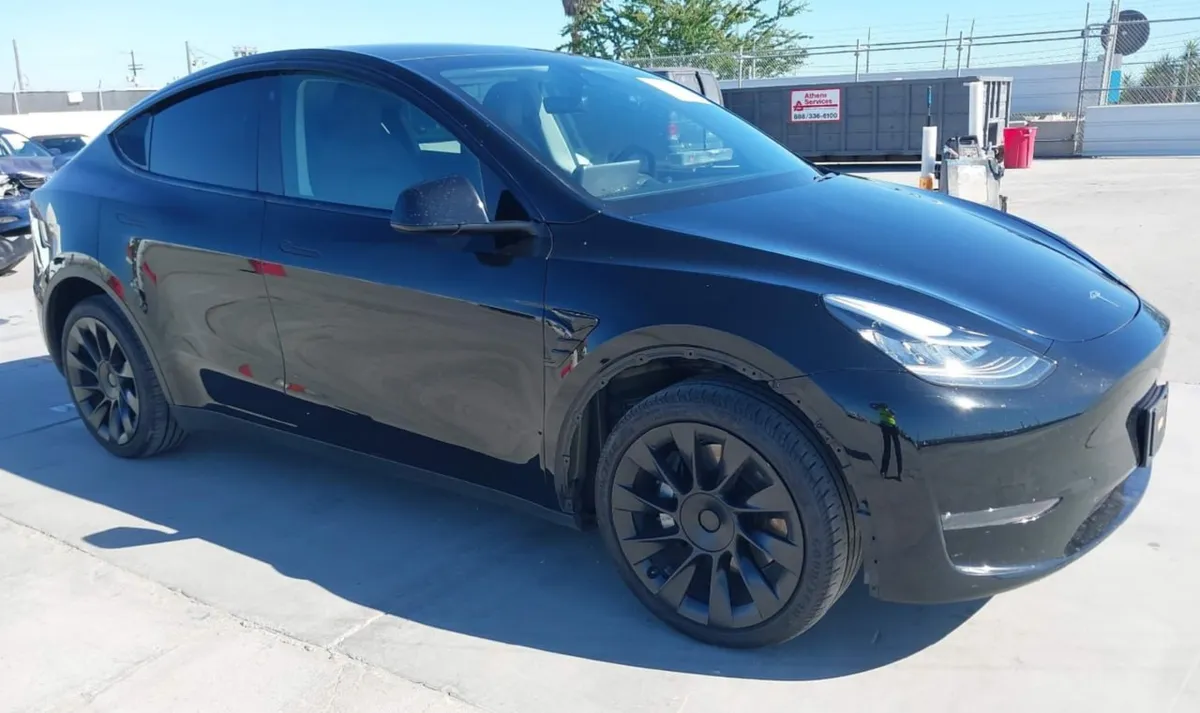 TESLA MODEL Y LONG RANGE 2023