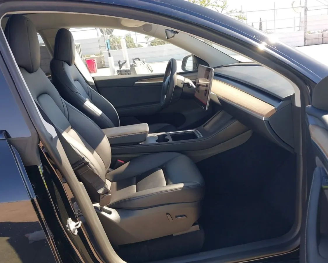 TESLA MODEL Y LONG RANGE 2023