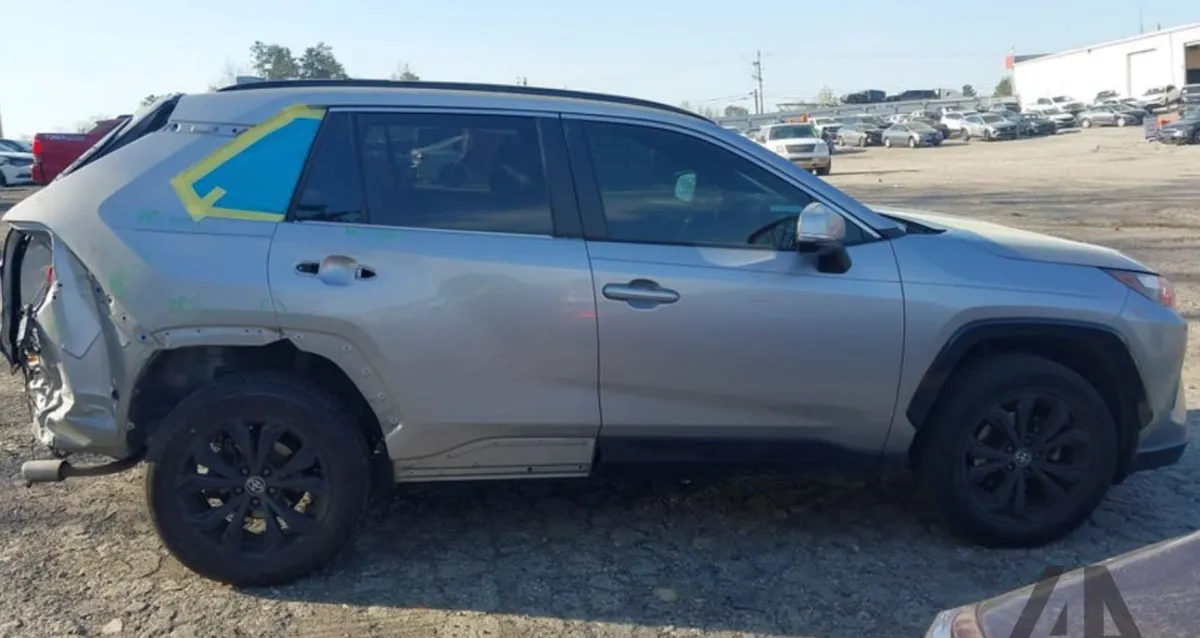 TOYOTA RAV4 SE 2022