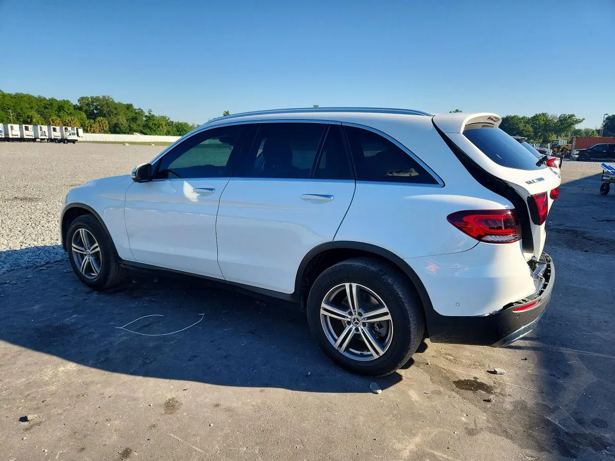 MERCEDES-BENZ GLC 300 2022