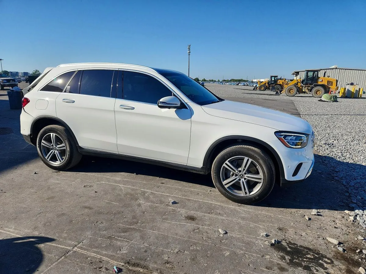 MERCEDES-BENZ GLC 300 2022