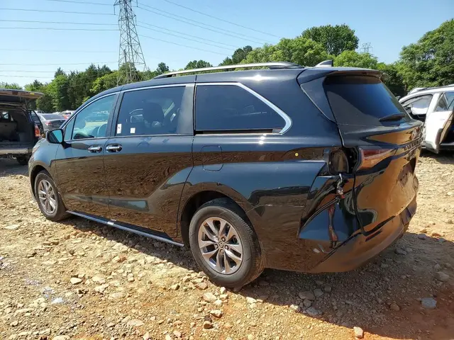 TOYOTA SIENNA XLE 2024