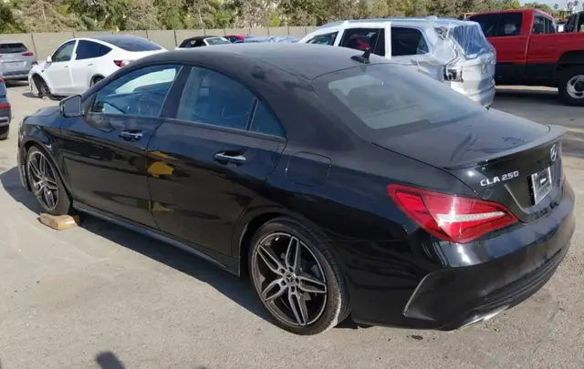 MERCEDES-BENZ CLA 250 2019