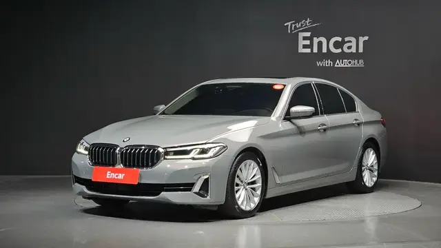 BMW 5 SERIES УДЕРЖАНИЕ В ПОЛОСЕ АДАПТИВНЫЙ КРУИЗ КОНТРОЛЬ 2022