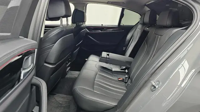 BMW 5 SERIES УДЕРЖАНИЕ В ПОЛОСЕ АДАПТИВНЫЙ КРУИЗ КОНТРОЛЬ 2022
