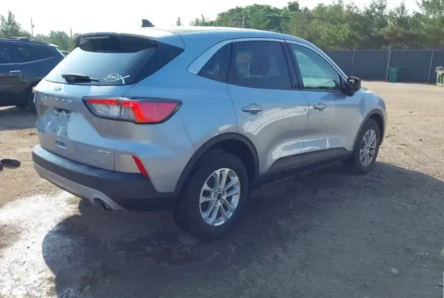 FORD ESCAPE SE 2022