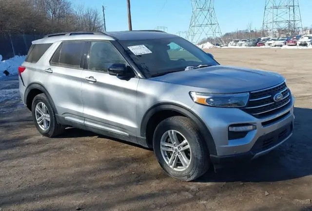 FORD EXPLORER XLT 2023