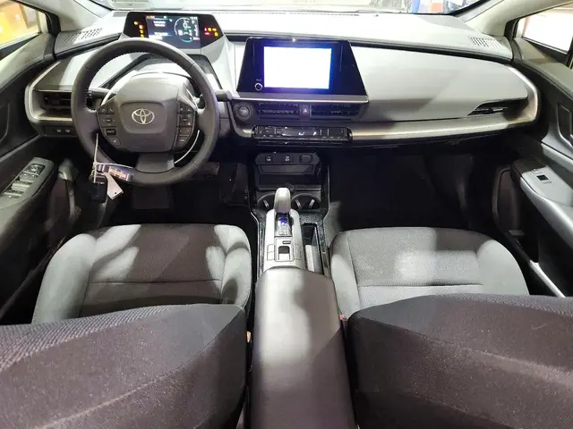 TOYOTA PRIUS LE 2024