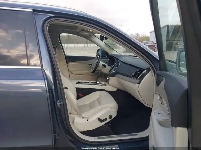 VOLVO XC90 RECHARGE PLUG-IN HYBRID 2022