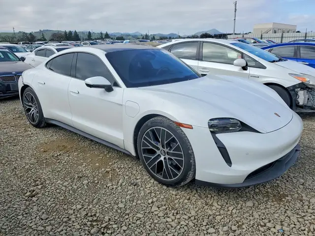 PORSCHE TAYCAN 2021