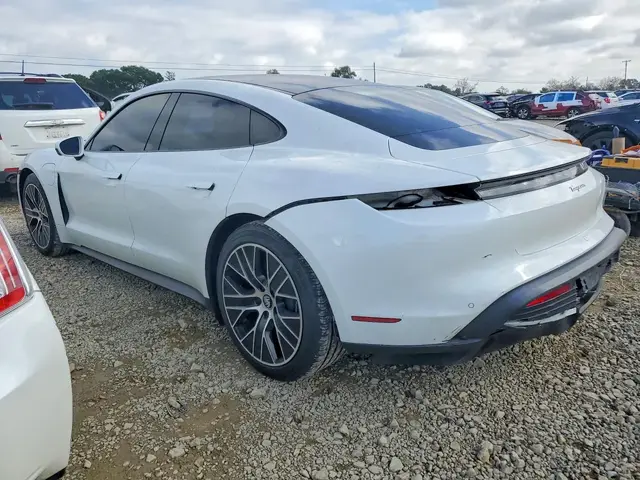 PORSCHE TAYCAN 2021