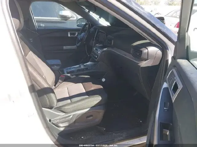 FORD EXPLORER XLT 2023