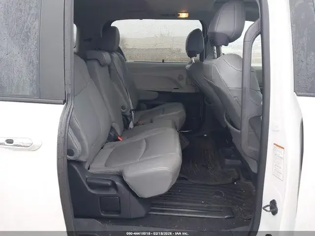 TOYOTA SIENNA XLE 2021
