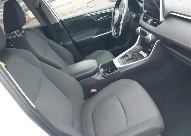 TOYOTA RAV4 XLE 2023