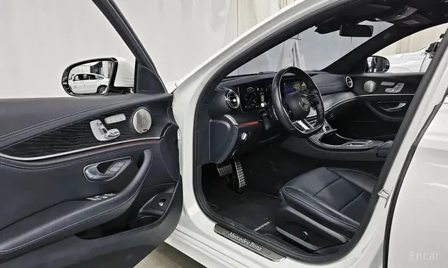 MERCEDES-BENZ E220D AMG LINE 2022
