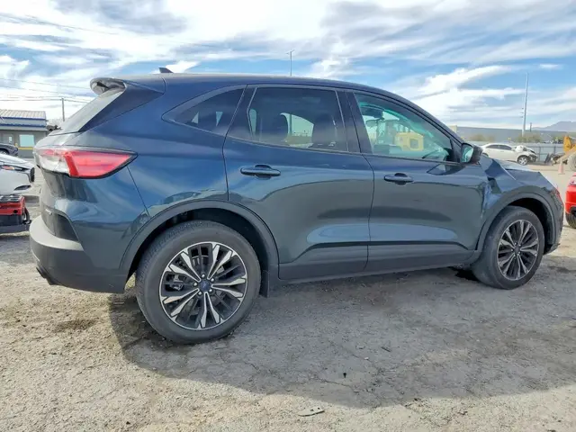 FORD ESCAPE SE 2022