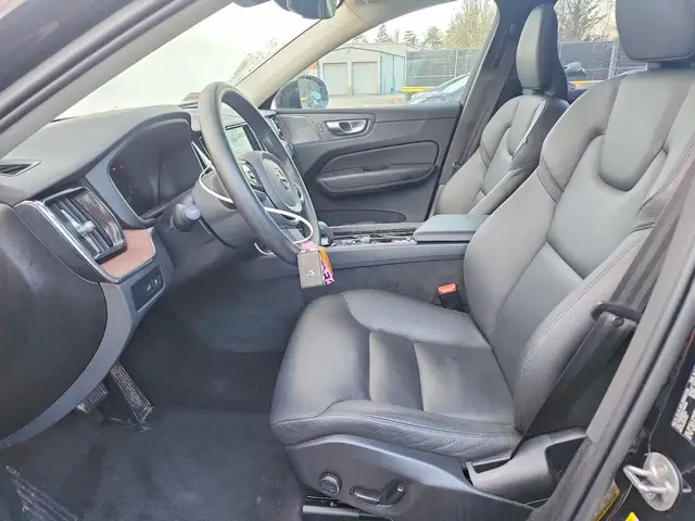 VOLVO XC60 PLUS T8 2023