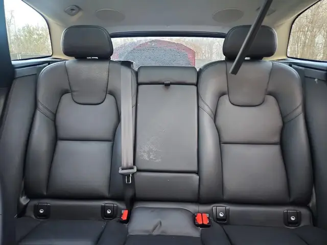 VOLVO XC60 PLUS T8 2023