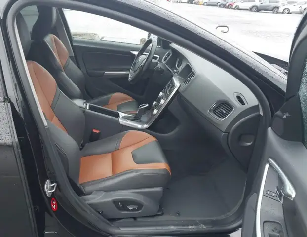 VOLVO V60 CROSS COUNTRY T5 2018