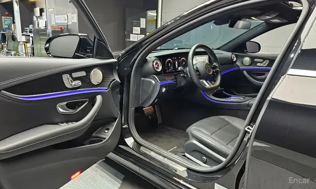 MERCEDES-BENZ E220D AMG LINE 2022