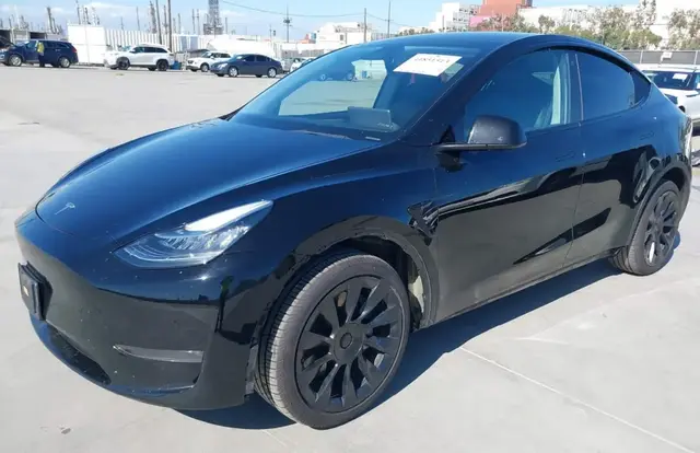 TESLA MODEL Y LONG RANGE 2023