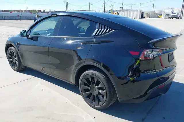 TESLA MODEL Y LONG RANGE 2023