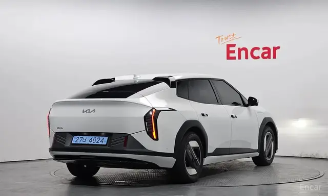 KIA EV4 EARTH ПОДОГРЕВ ВЕНТИЛЯЦИЯ И ПАМЯТЬ ПЕРЕДНИХ СИДЕНИЙ 2026