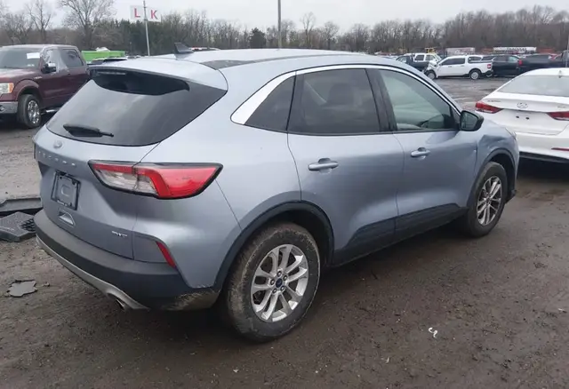 FORD ESCAPE SE 2022