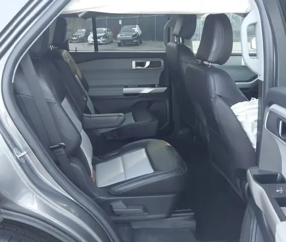 FORD EXPLORER XLT 2022