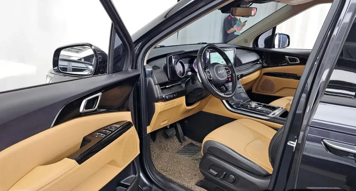 KIA CARNIVAL NOBLES 2023